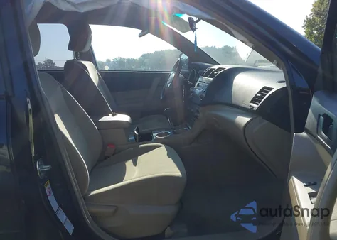 2010 Toyota Highlander Base V6 из США, поврежденный, VIN 5TDBK3EH3AS025766